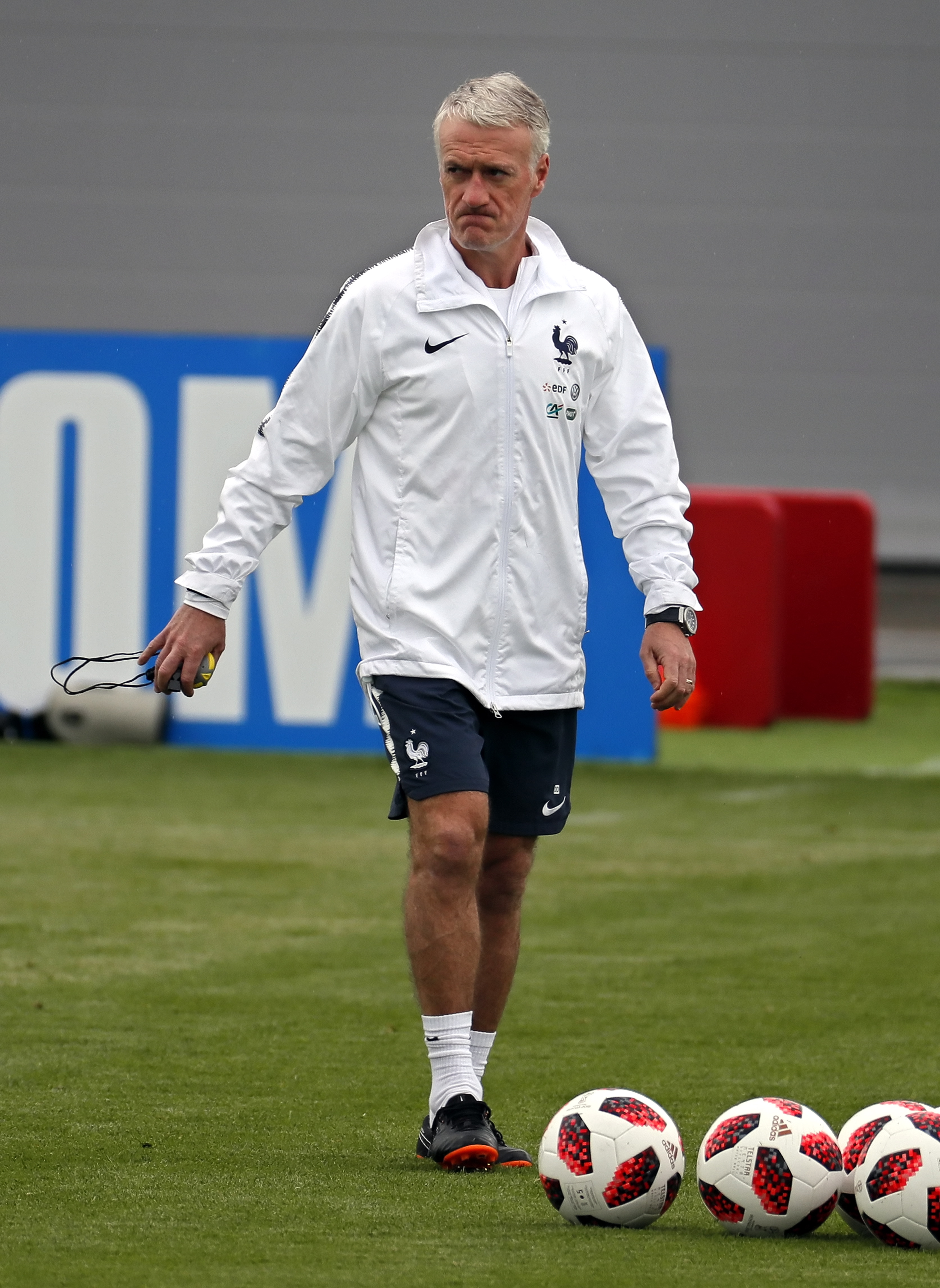 法国队在足球职业联赛中积极备战 法国队在足球职业联赛中积极备战