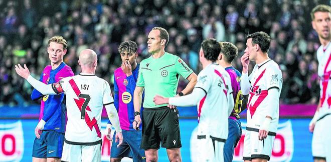 开云体育平台APP-巴萨边锋遭遇犯规,主罚点球扳平比分的简单介绍