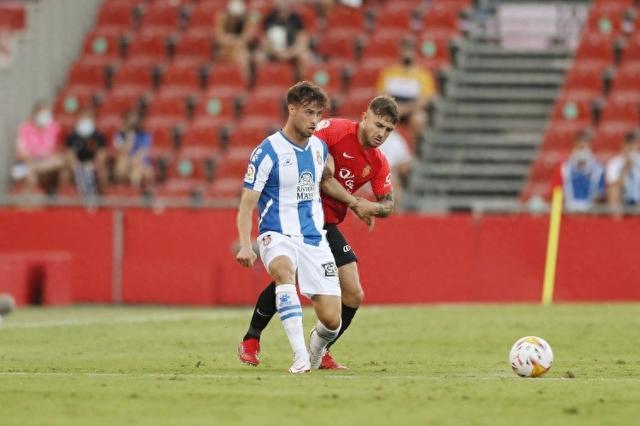 巴萨边锋遭遇犯规,主罚点球扳平比分的简单介绍 巴萨边锋遭遇犯规,主罚点球扳平比分的简单介绍