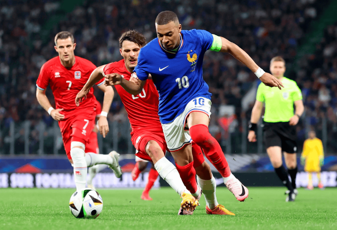 开云体育app-欧国联赛球员斗志昂扬，赛场对抗激情迸发的简单介绍