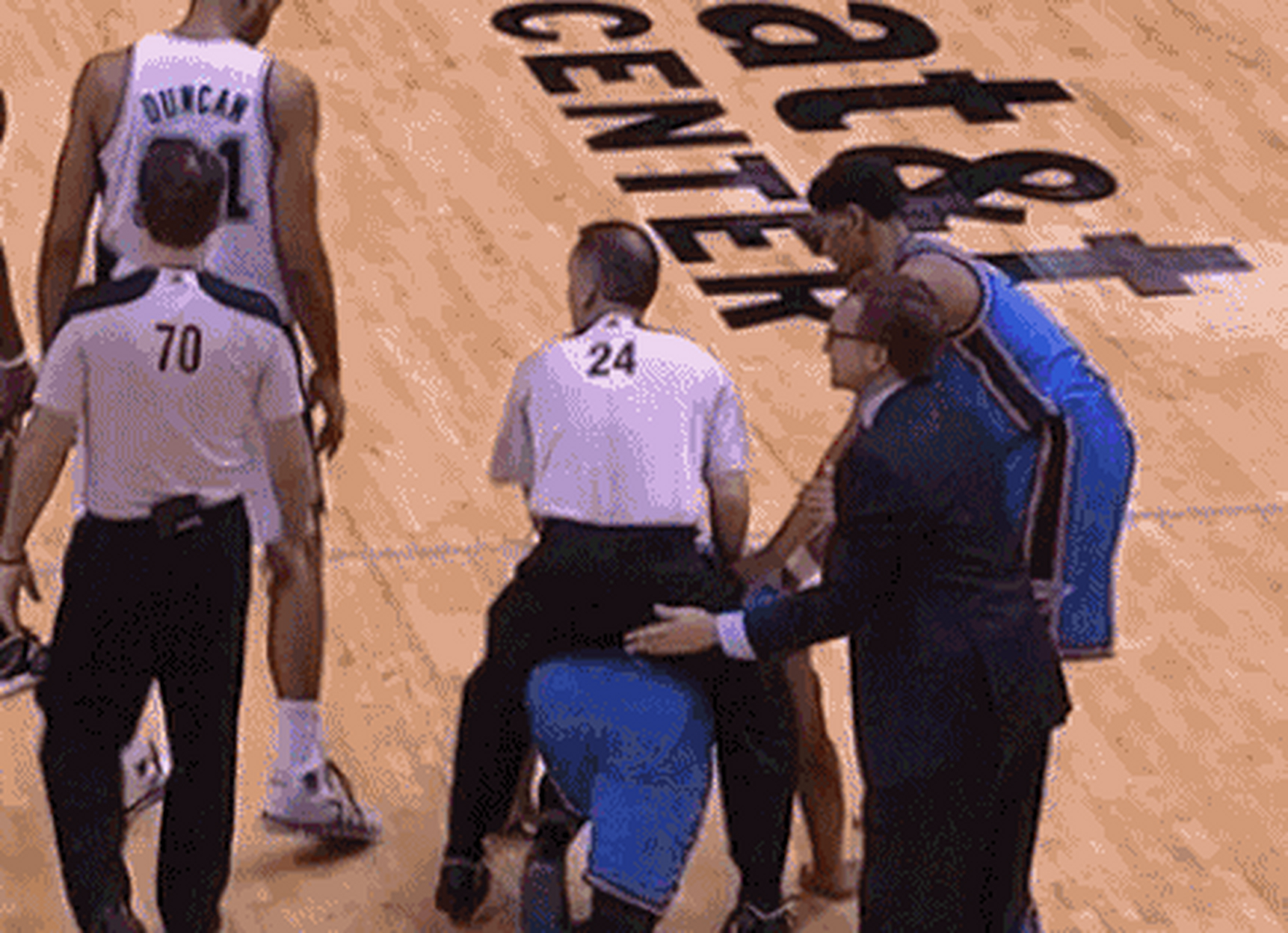 开云体育登录-争议裁判判罚，影响比赛结果争议不断