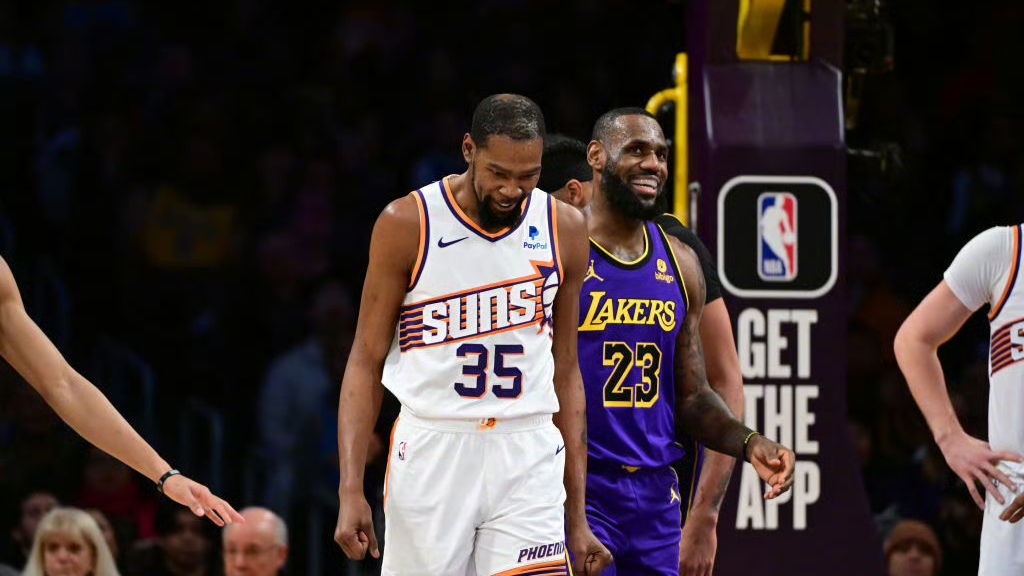 开云体育官方网站-湖人全队发挥低迷遭遇失利，主帅声援球员表现