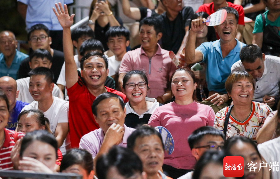 精彩瞬间连连,球迷为球队场场为之欢呼的简单介绍 精彩瞬间连连,球迷为球队场场为之欢呼的简单介绍