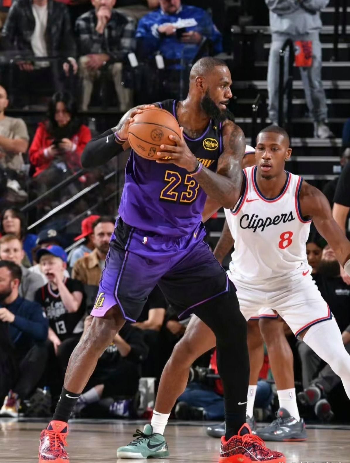 开云体育平台APP-包含快船队客场大胜，全队合力突破对手防守，稳坐东部前四的词条