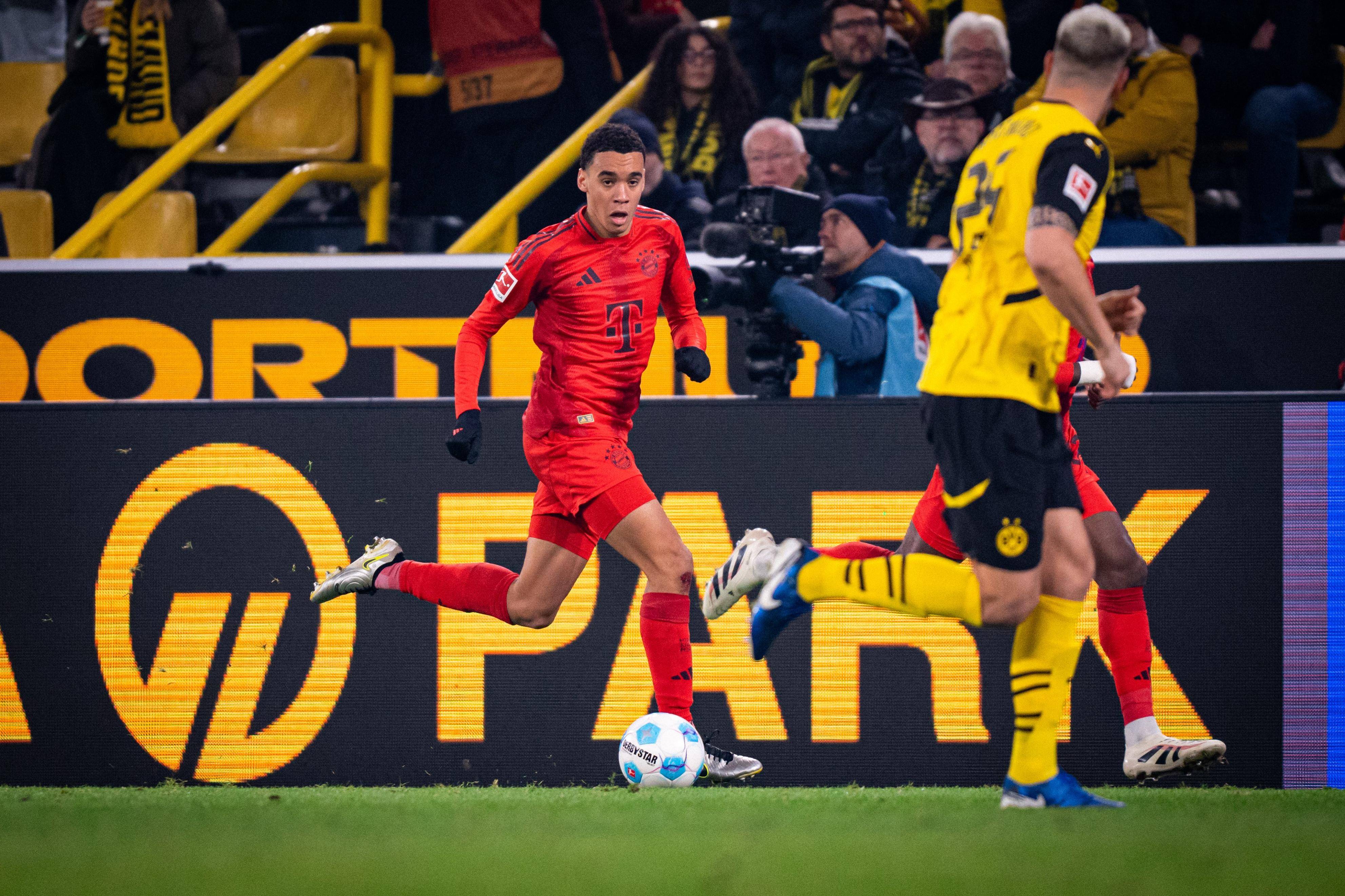 开云体育APP下载-拜仁助力多特夺冠，梅西领衔射手榜的简单介绍