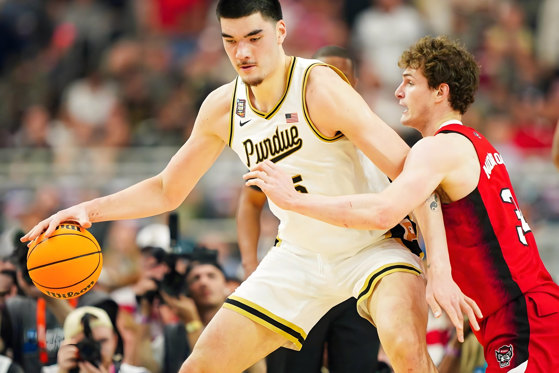 关键球员在比赛中发挥稳定,稳定比赛节奏 关键球员在比赛中发挥稳定,稳定比赛节奏