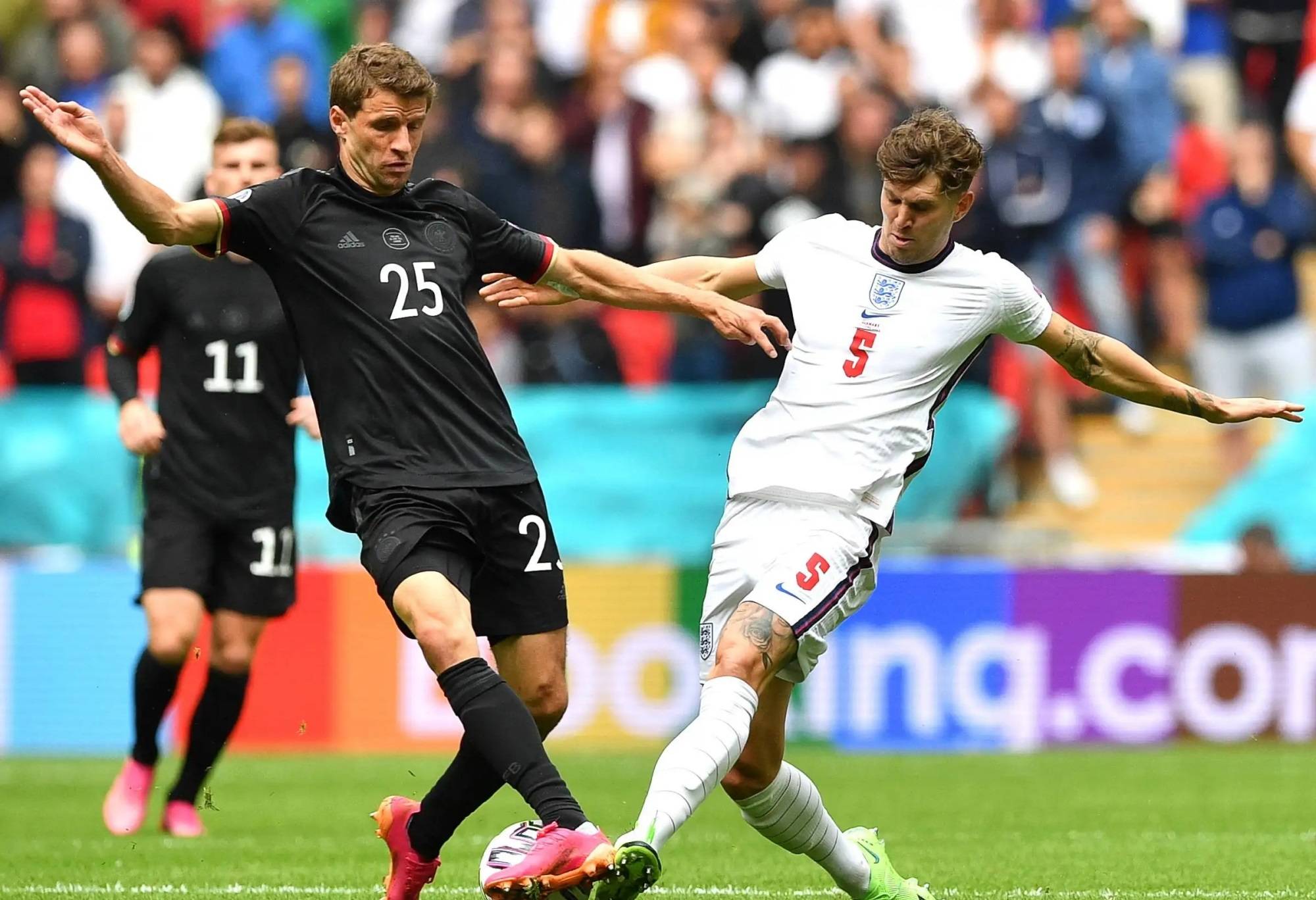 开云下载-瑞士队在比赛场上展现出出色的防守表现