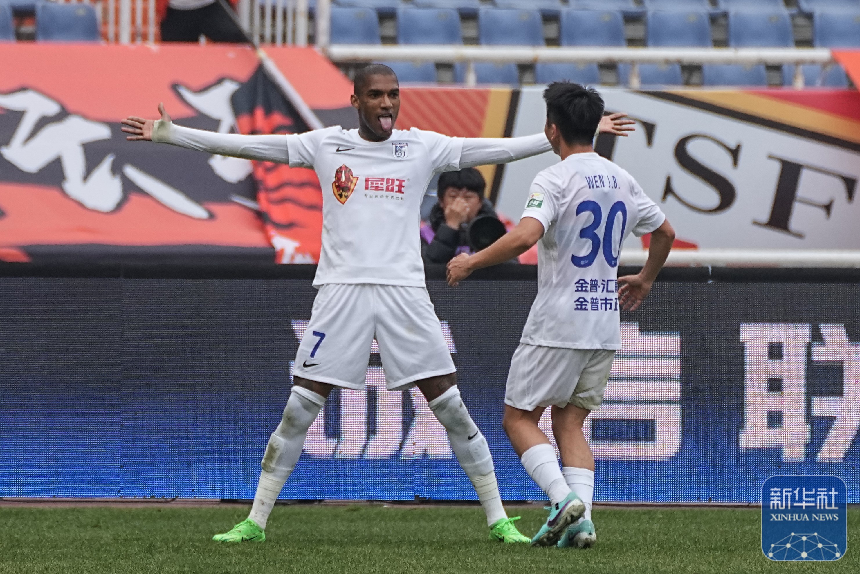 开云平台-大连一方客场取胜，山东鲁能与广州恒大战平