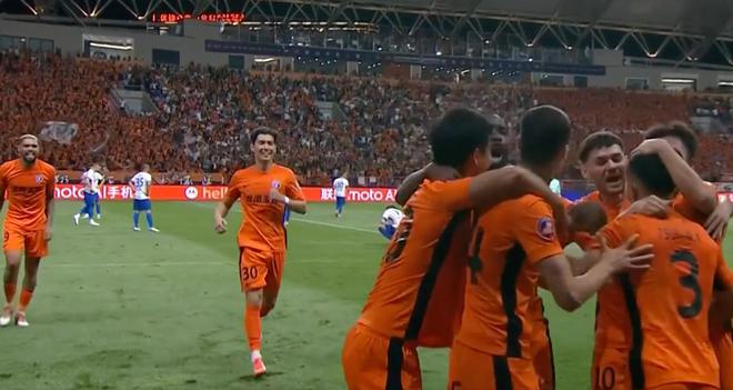 门将神勇扑救,球队客场逆转击败对手 门将神勇扑救,球队客场逆转击败对手