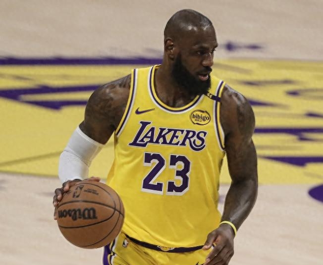 开云体育登录-湖人逆袭开拓者东区半决赛暂领先