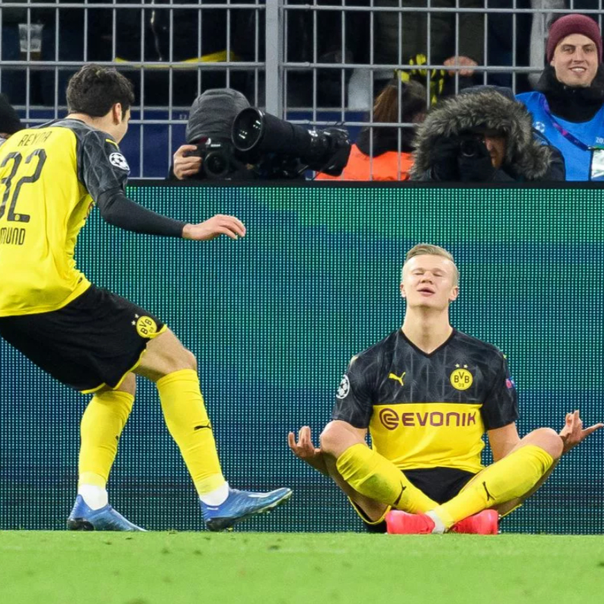 多特蒙德全队备战接下来的欧洲比赛 多特蒙德全队备战接下来的欧洲比赛