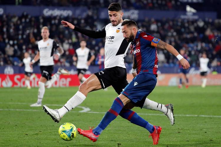 开云体育登录-塞尔塔终结连胜，球队状态出现波动！