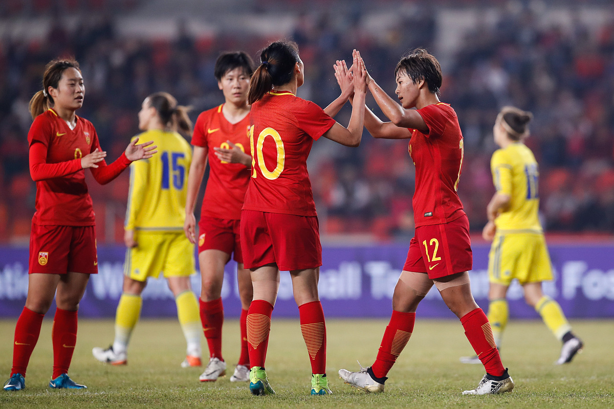 开云体育官网-球队备战火爆进行，女足比赛如履薄冰的简单介绍