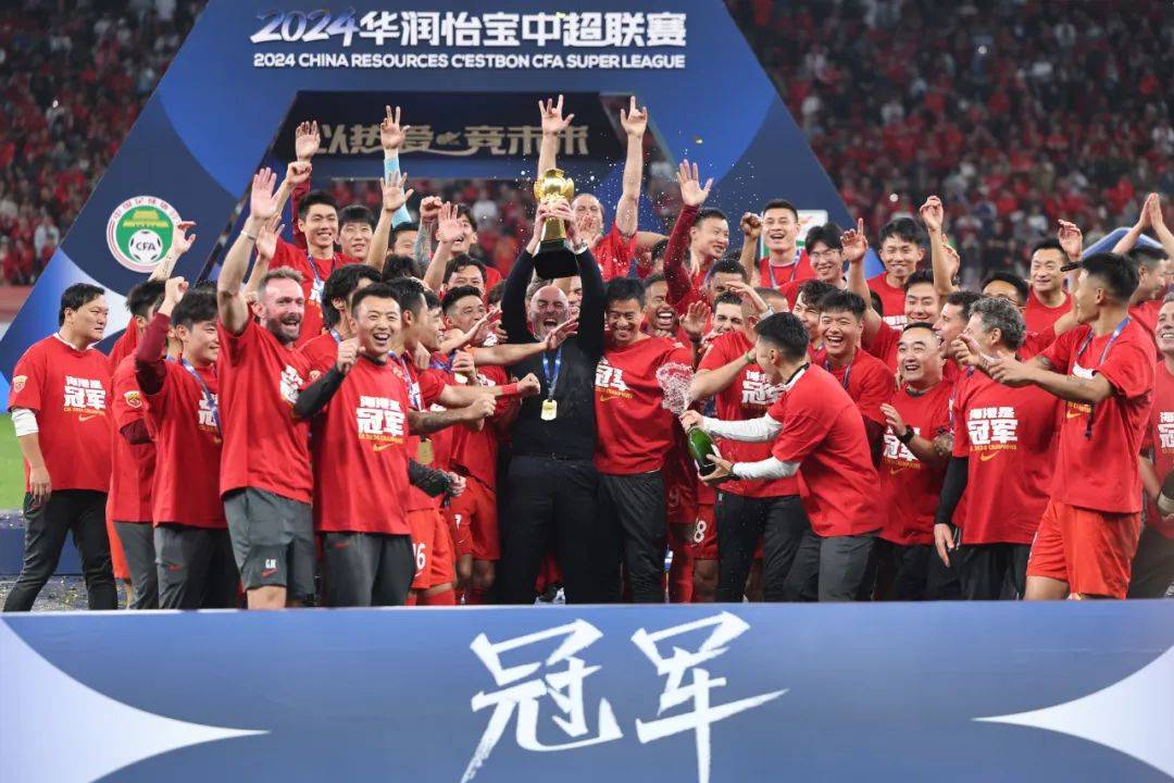 实力抢眼,风采绽放,顶尖球队展现风采的简单介绍 实力抢眼,风采绽放,顶尖球队展现风采的简单介绍