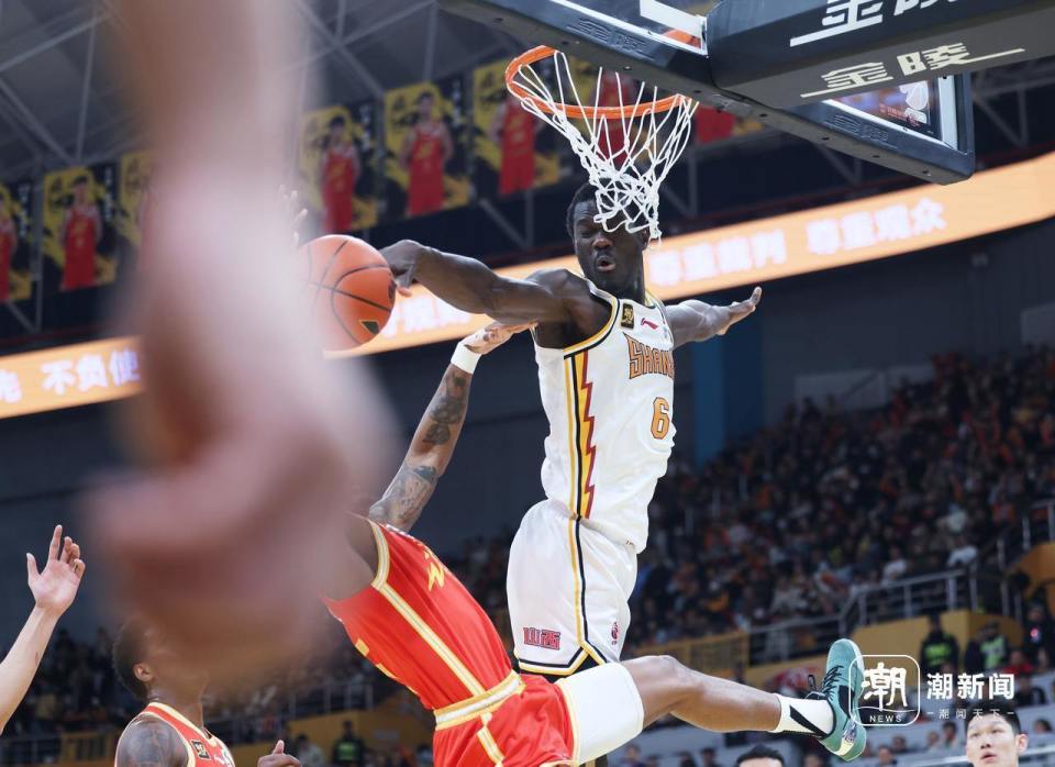 开云官网-福州黄龙客场战胜实力强大的球队，积分榜上逐渐攀升的简单介绍