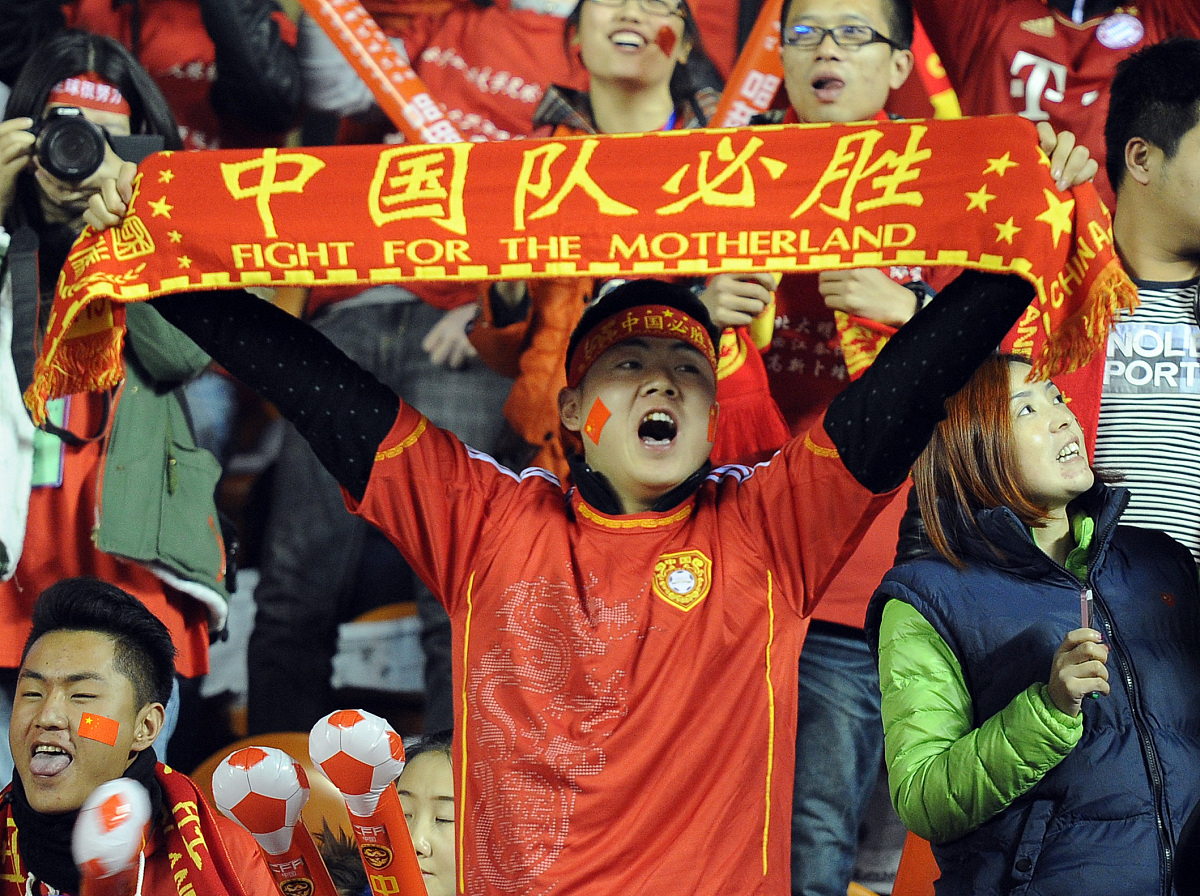 中国女足拼尽全力,夺得胜利! 中国女足拼尽全力,夺得胜利!