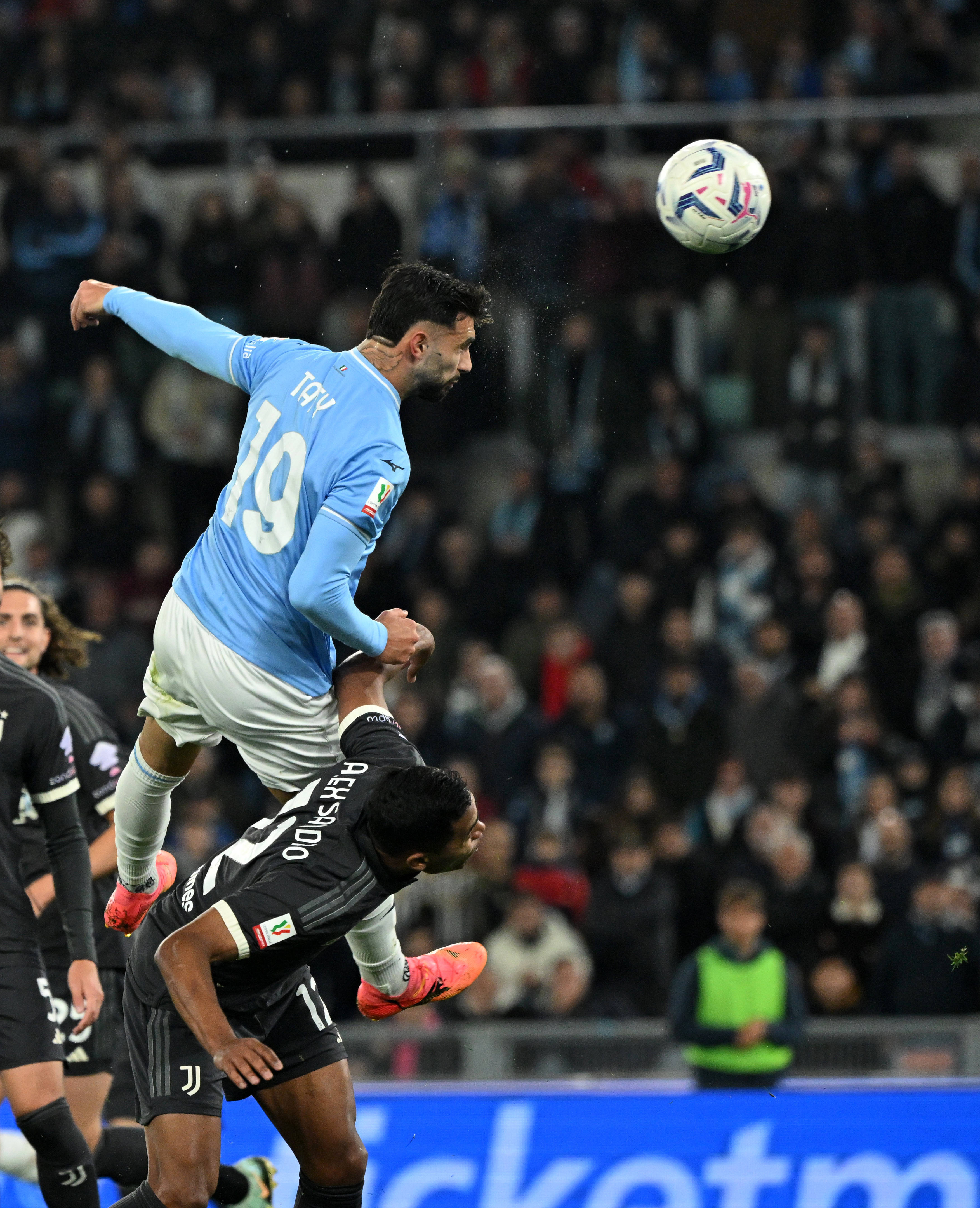 开云体育在线-尤文图斯主场大捷，力夺欧洲足球赛事顶级奖杯