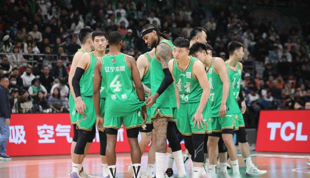 开云平台-包含广东男篮大胜辽宁队，成功进入总决赛争夺冠军的词条