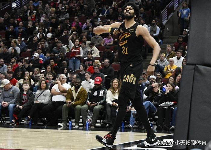 瓦朗谢球星获得奖项认可,赛季表现出色 瓦朗谢球星获得奖项认可,赛季表现出色