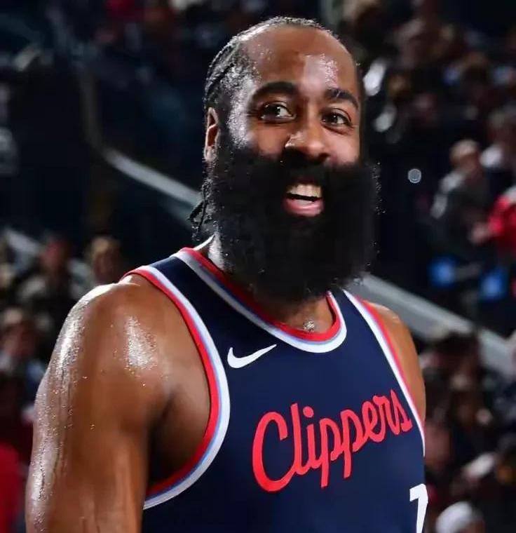 篮球明星达米安在比赛中砍下高分,取得胜利的简单介绍 篮球明星达米安在比赛中砍下高分,取得胜利的简单介绍