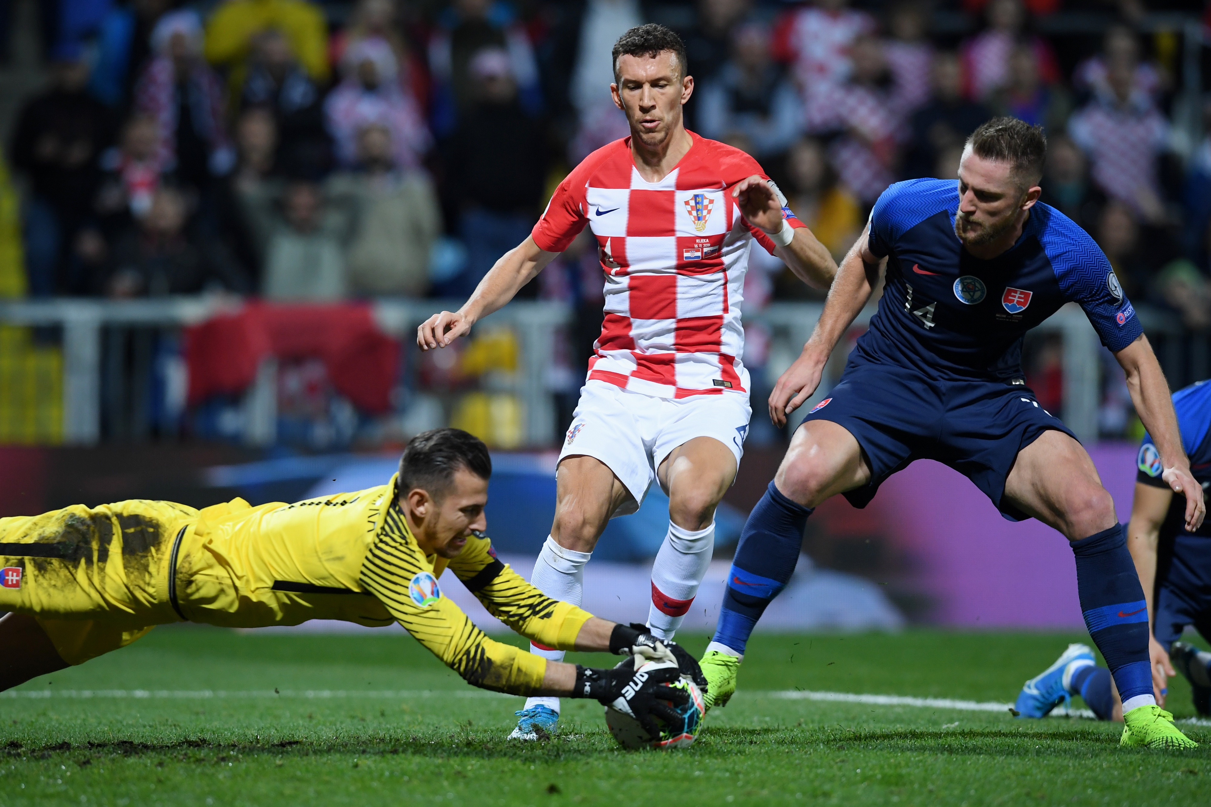 包含欧预赛举办国家关停所有娱乐场所,提高疫情防控力度的词条 包含欧预赛举办国家关停所有娱乐场所,提高疫情防控力度的词条