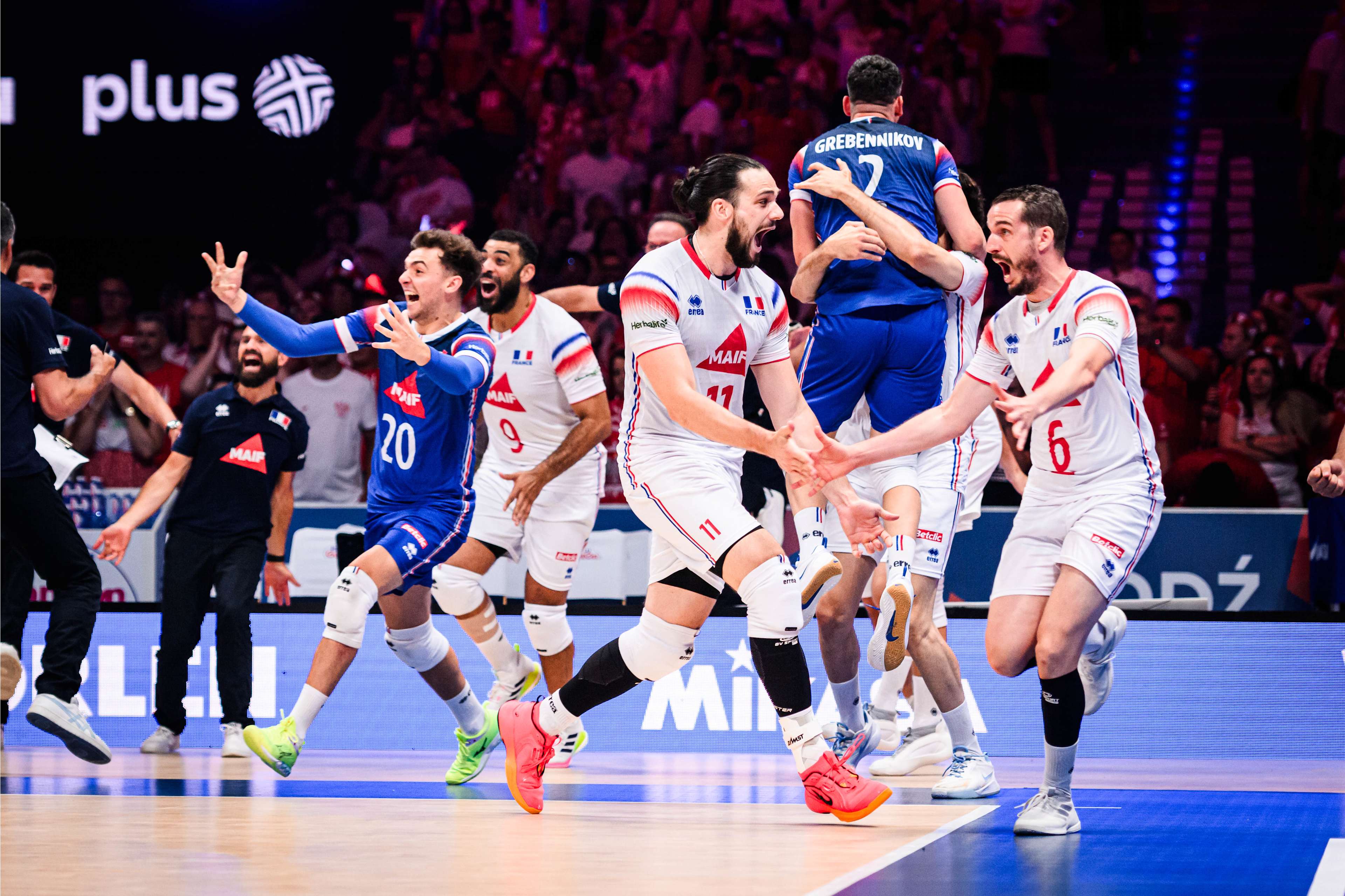 开云体育下载--波兰历史性胜利，跻身决赛