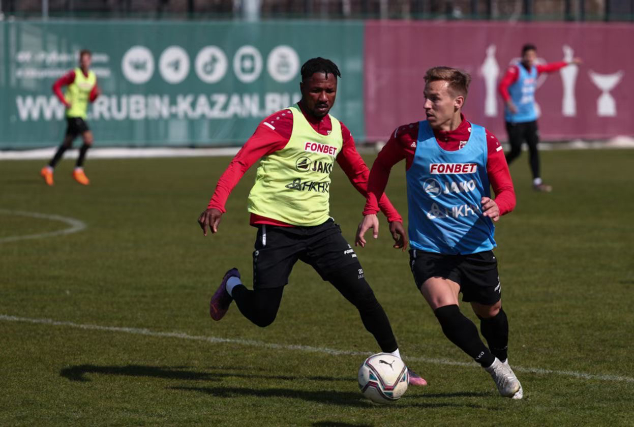 比赛中场地情况对球员表现产生重要影响 比赛中场地情况对球员表现产生重要影响