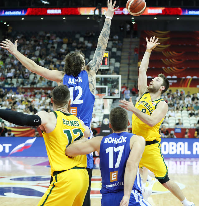 法国男篮战胜澳大利亚,成功晋级半决赛 法国男篮战胜澳大利亚,成功晋级半决赛