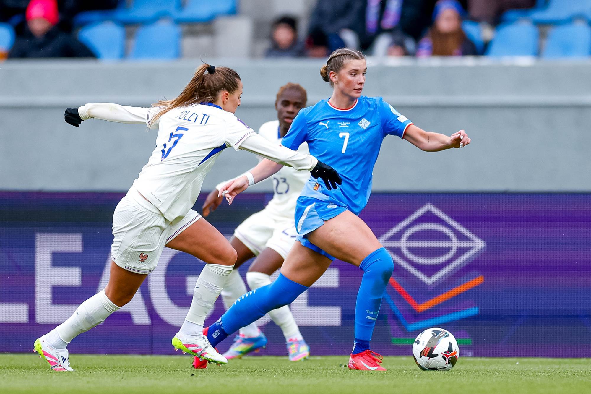 德国女足实现绝杀:赛场上演惊心动魄一战 德国女足实现绝杀:赛场上演惊心动魄一战