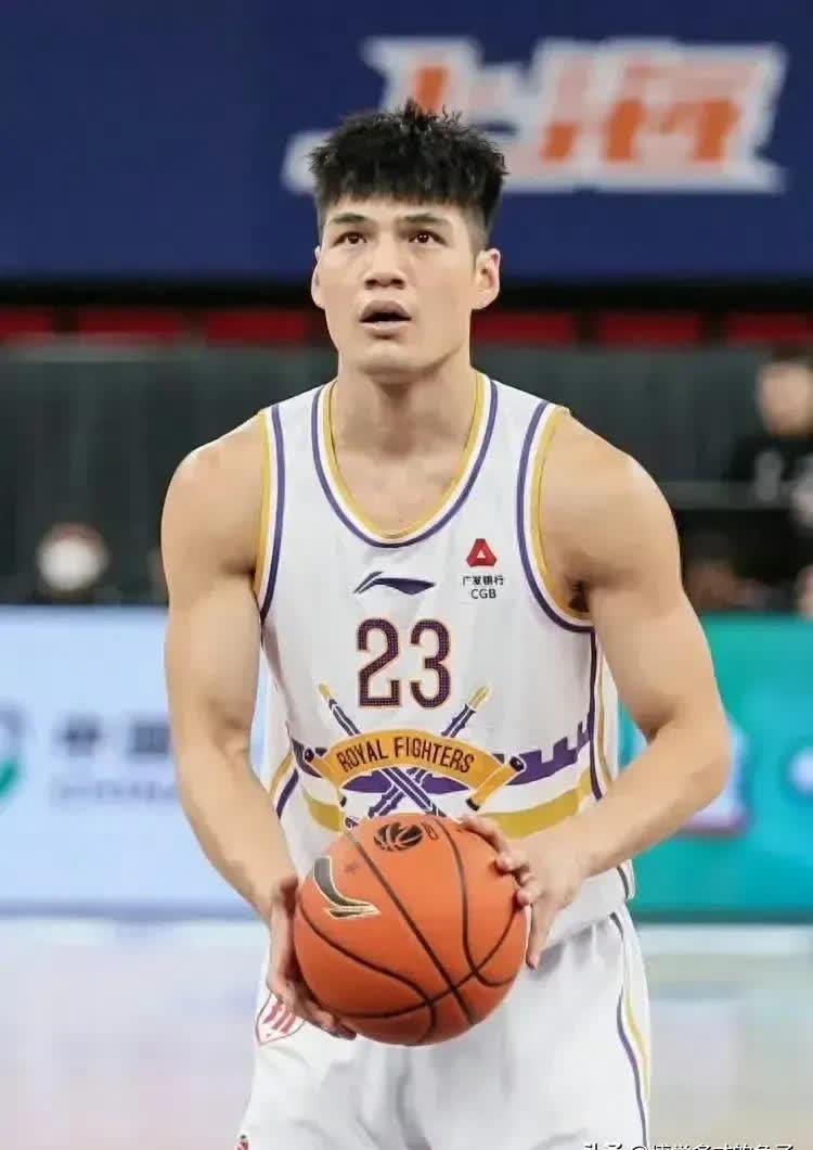 开云体育下载-瓦朗谢纳主场取胜，豪取三分