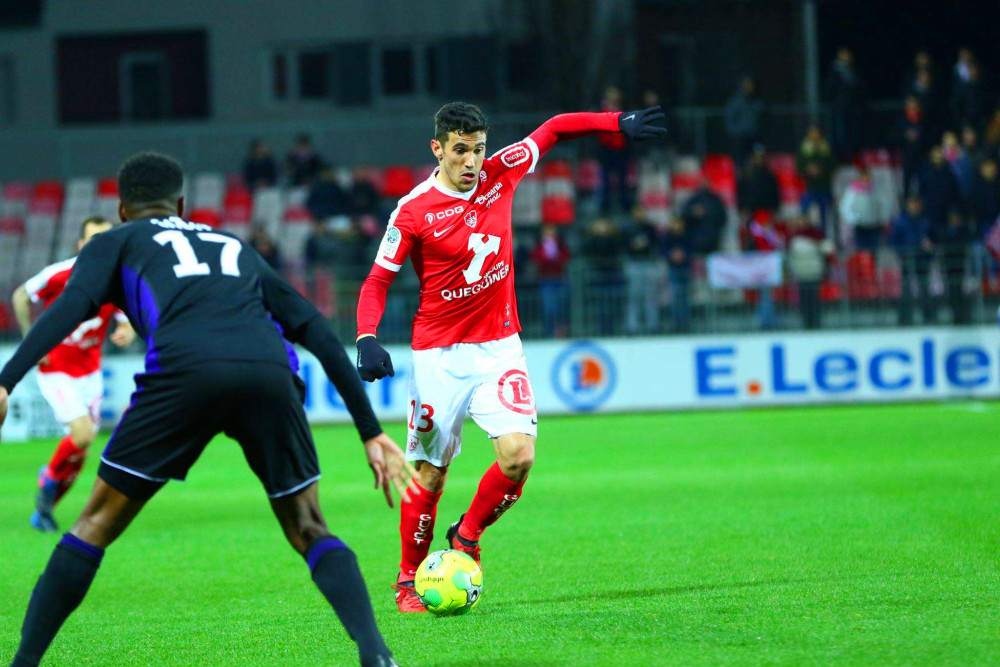 瓦朗谢纳主场取胜,豪取三分 瓦朗谢纳主场取胜,豪取三分