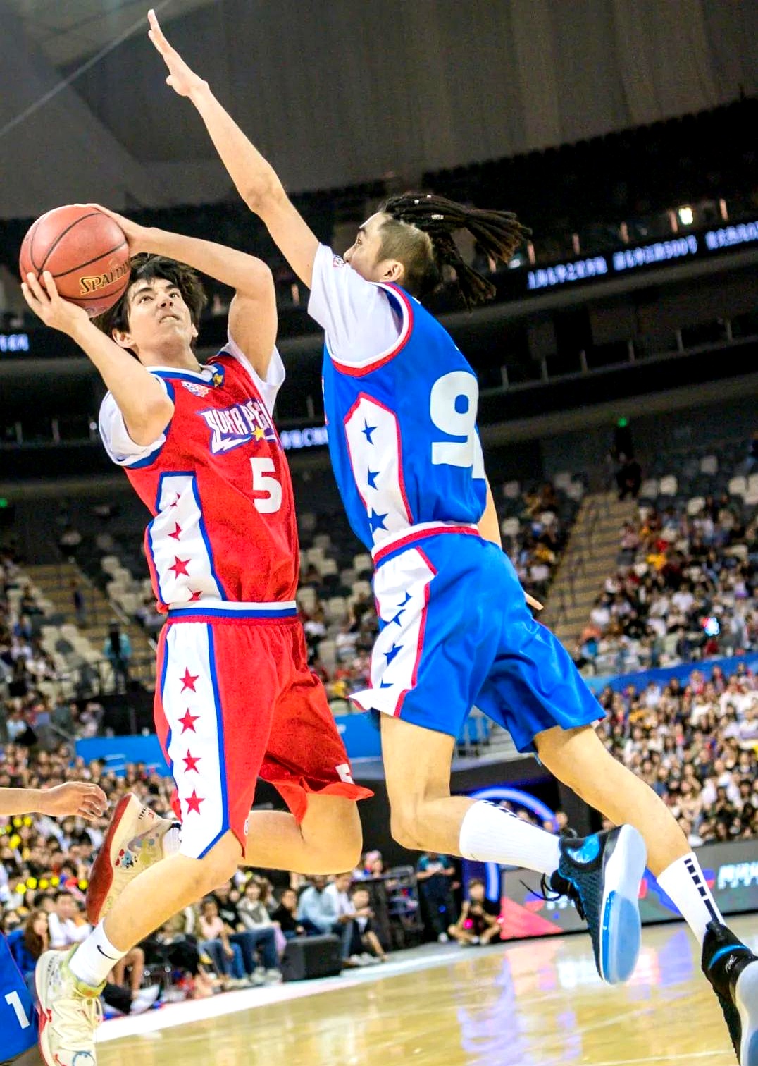 内线球员在争夺篮板上占据优势 内线球员在争夺篮板上占据优势