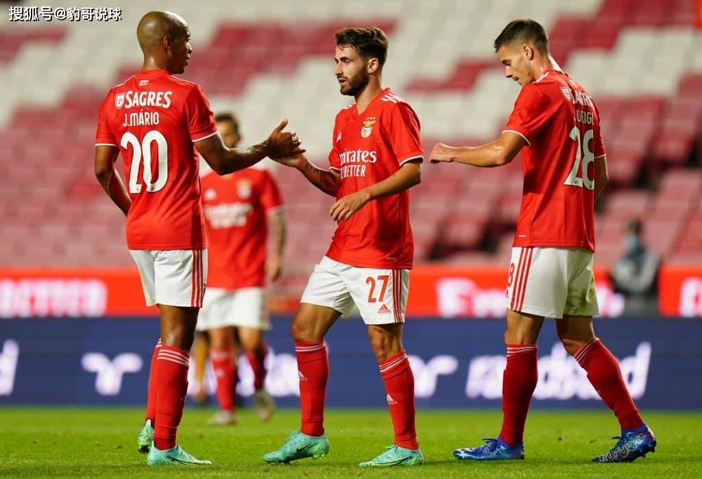 乌克兰足球:基辅迪纳摩队高歌猛进 乌克兰足球:基辅迪纳摩队高歌猛进