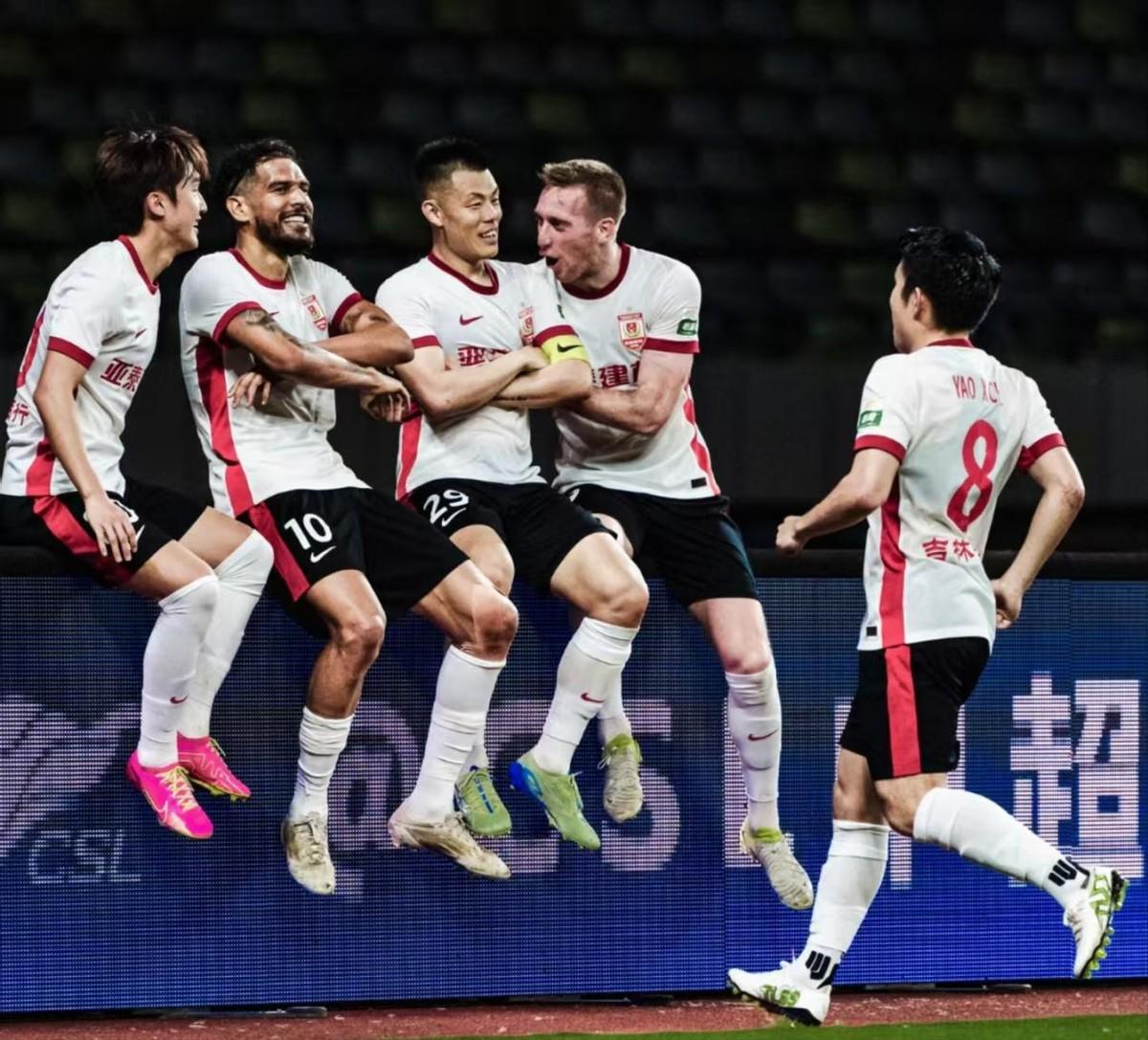 包含申花连胜状态火热,冲击前三积分榜的词条 包含申花连胜状态火热,冲击前三积分榜的词条