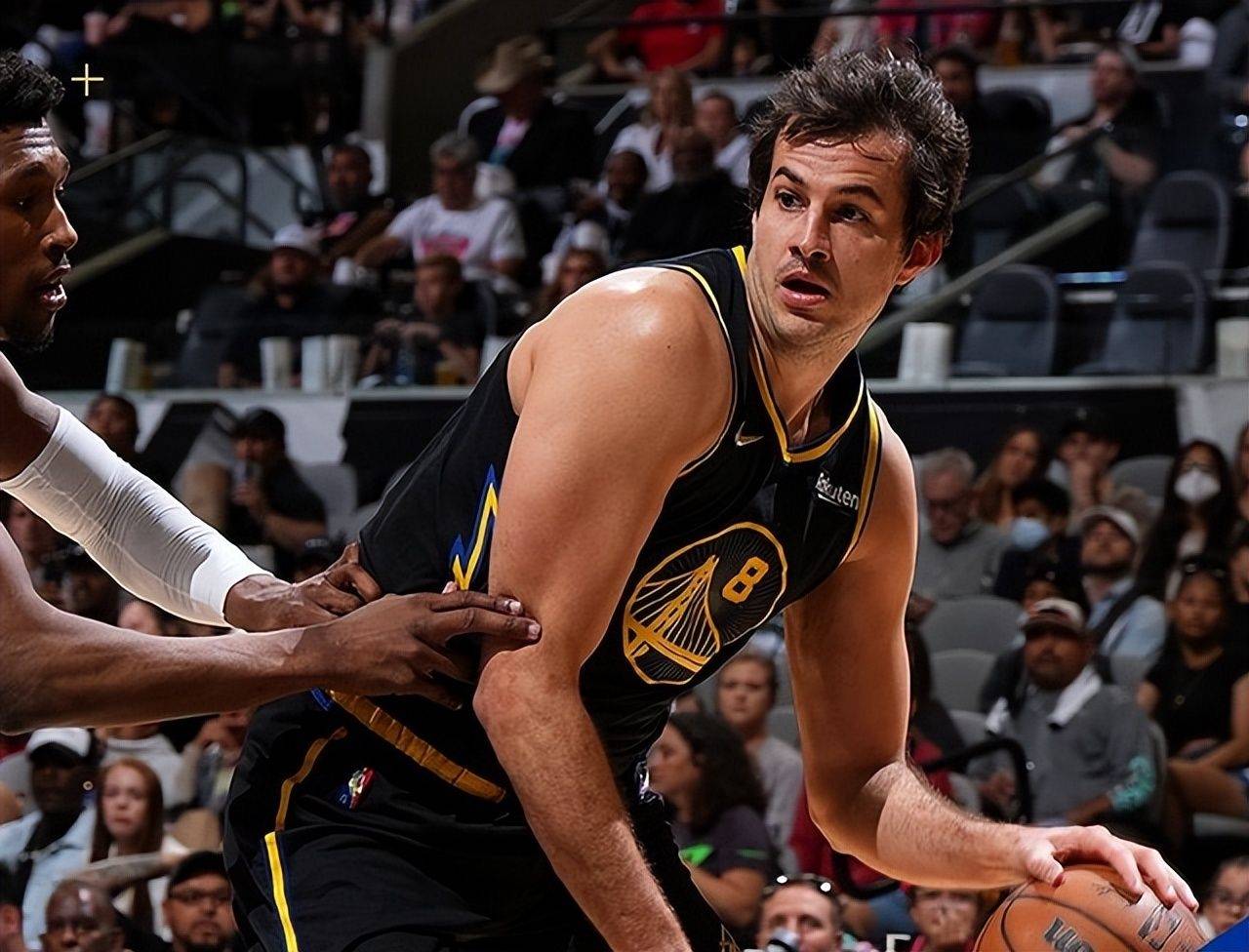 开云体育官方网站-勇士豪取六连胜，洛城完胜魔术实现胜利