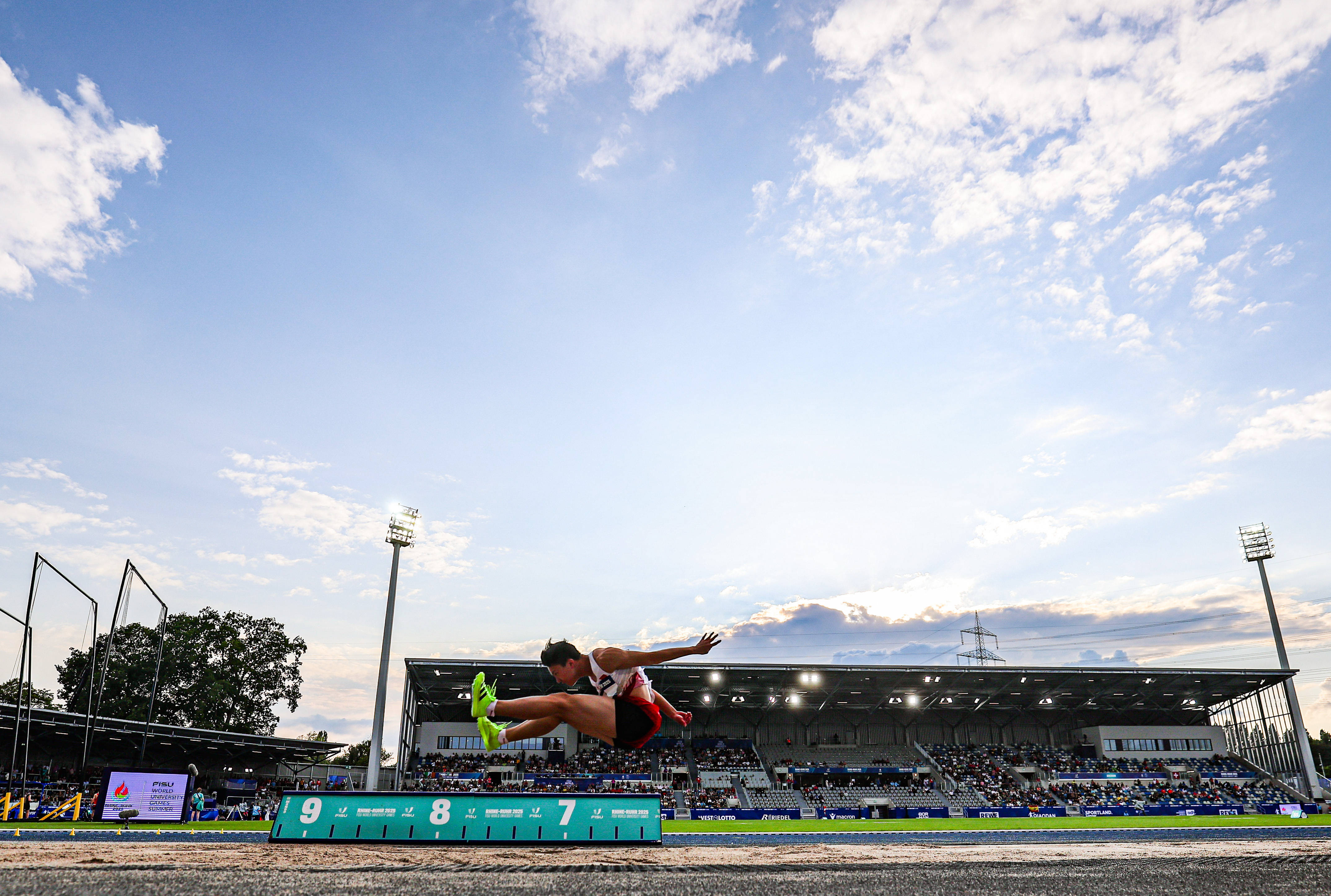 开云体育在线-日本选手实现破纪录跳远，夺冠！