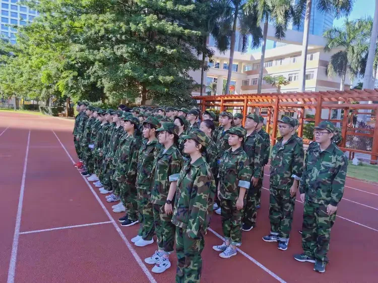 格拉纳达奋力拼搏,取得胜利 格拉纳达奋力拼搏,取得胜利