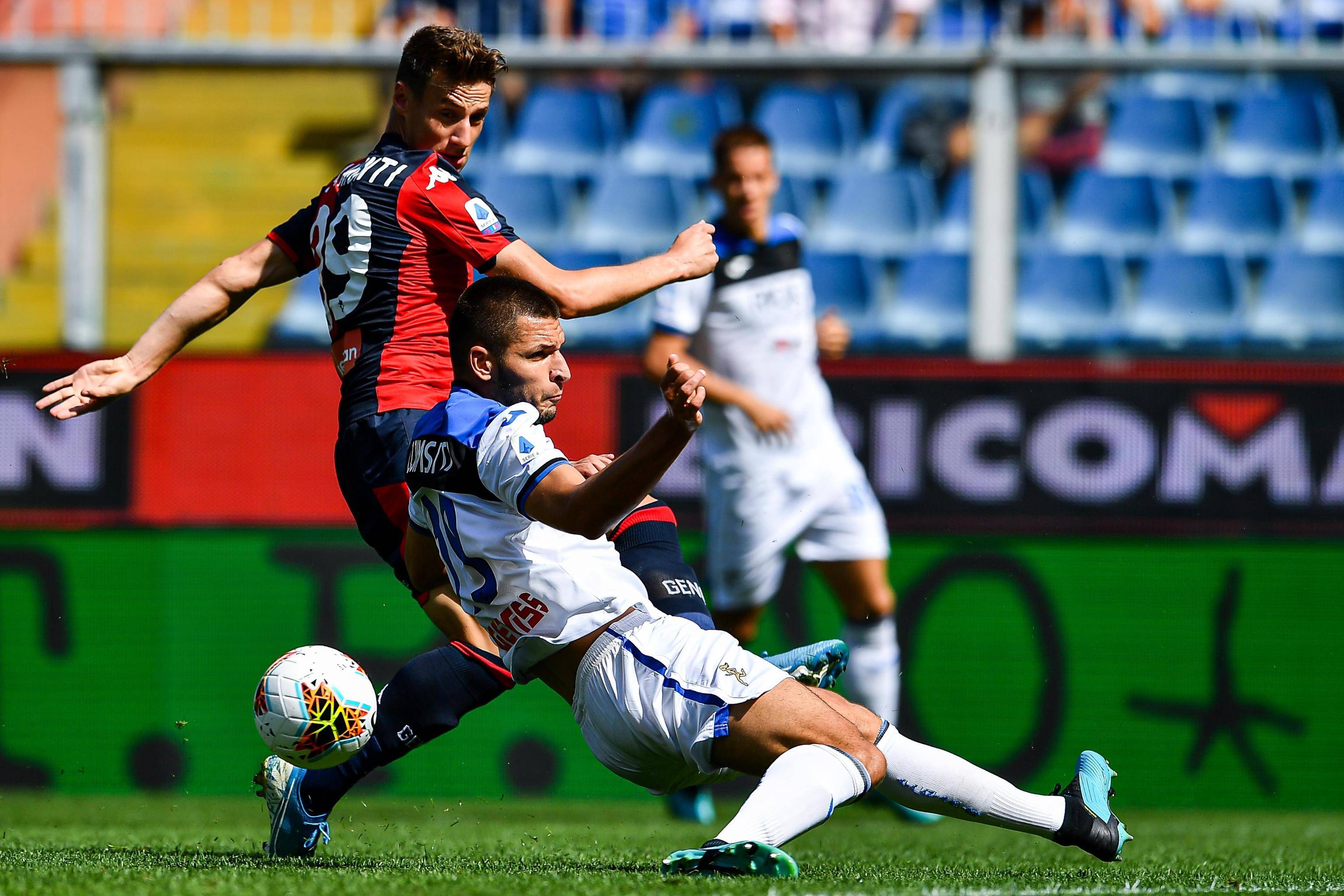 开云体育-顶级足球赛事吸引大批观众，足球风靡全国