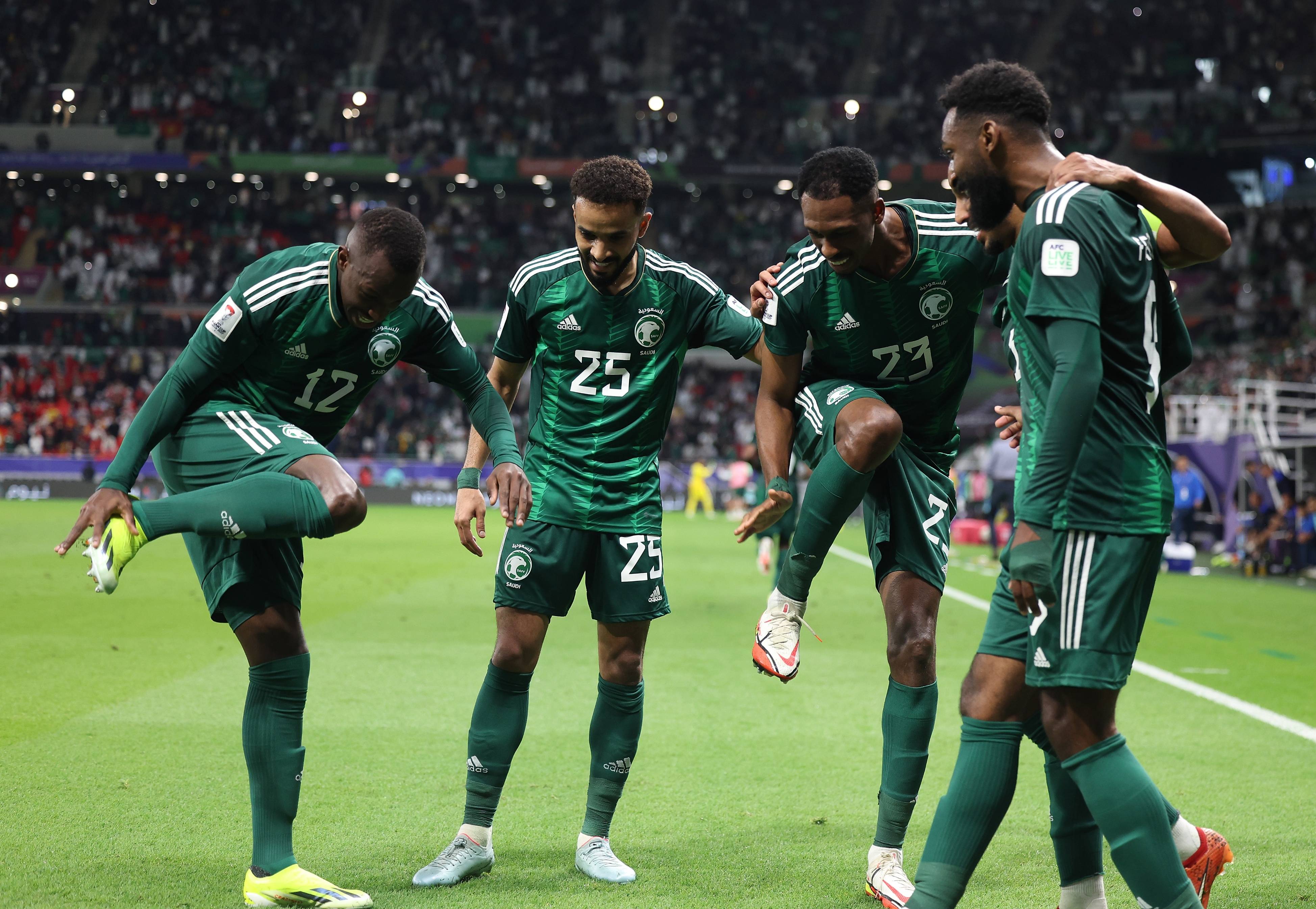 东亚地区足球联赛再掀热潮,球迷狂热支持 东亚地区足球联赛再掀热潮,球迷狂热支持