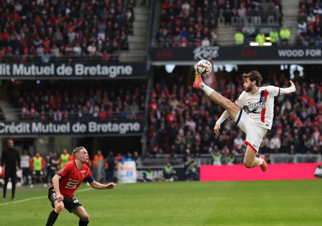 开云体育下载-新人崛起！法甲联赛惊现未来巨星的简单介绍