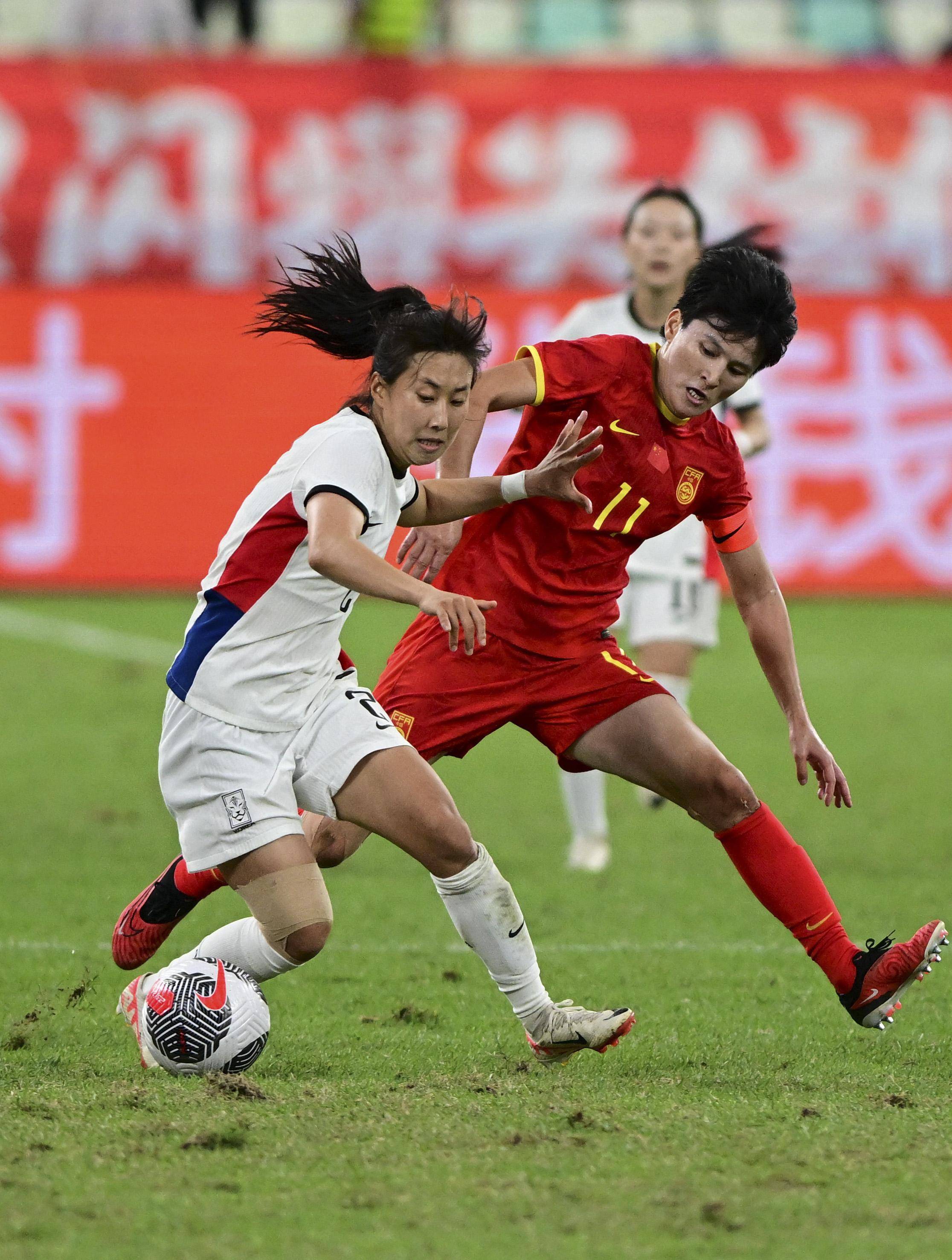 开云体育下载-关于女足运动员拼尽全力，角逐赛场上获得胜利的信息