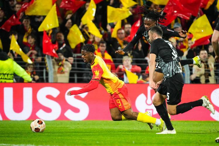 开云体育登录-法兰克福客场获胜，完胜对手