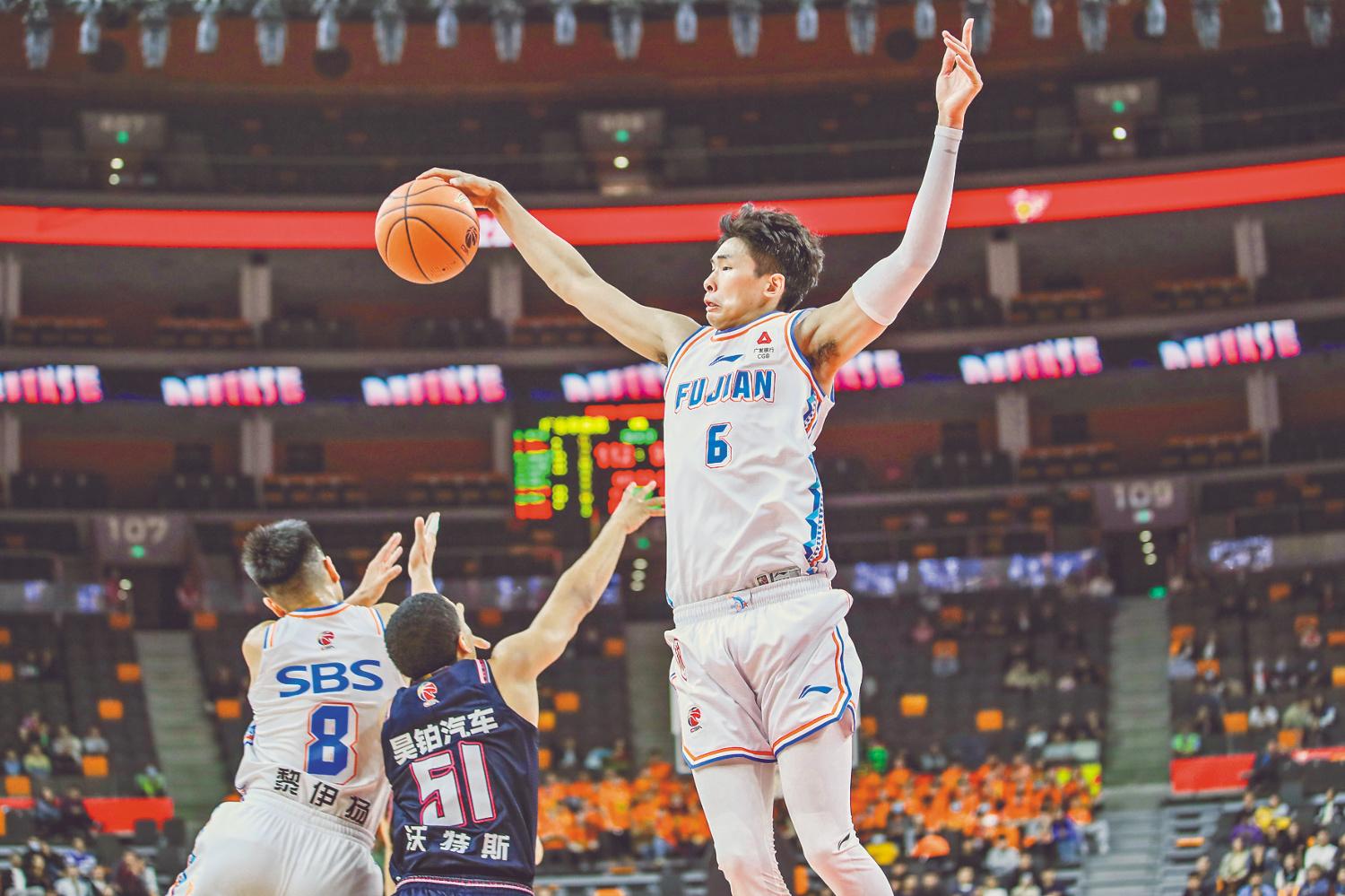 开云体育在线-福建男篮凭借实力完胜，取得胜利