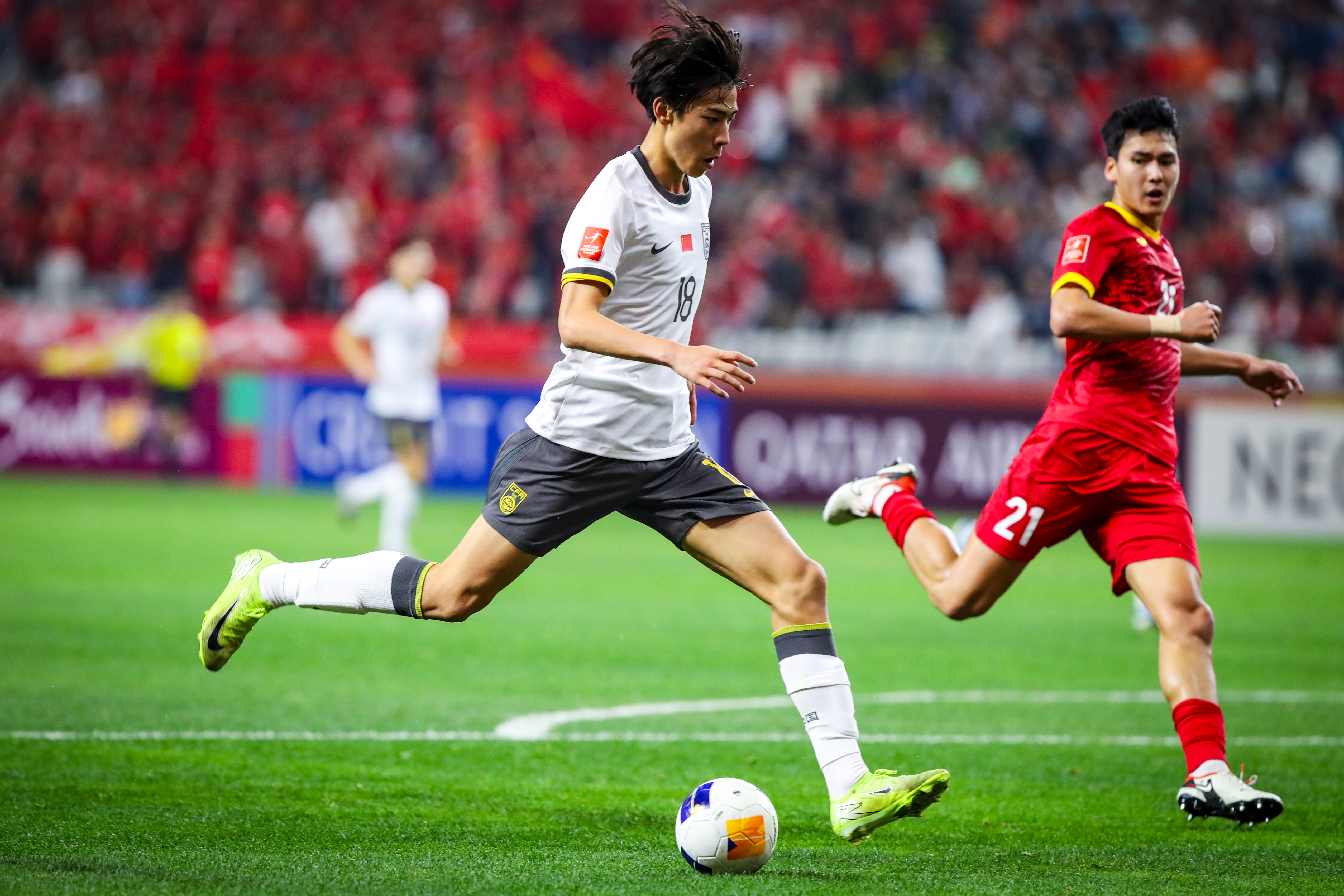 开云官网-力争上游！亚洲足球联赛充满激情