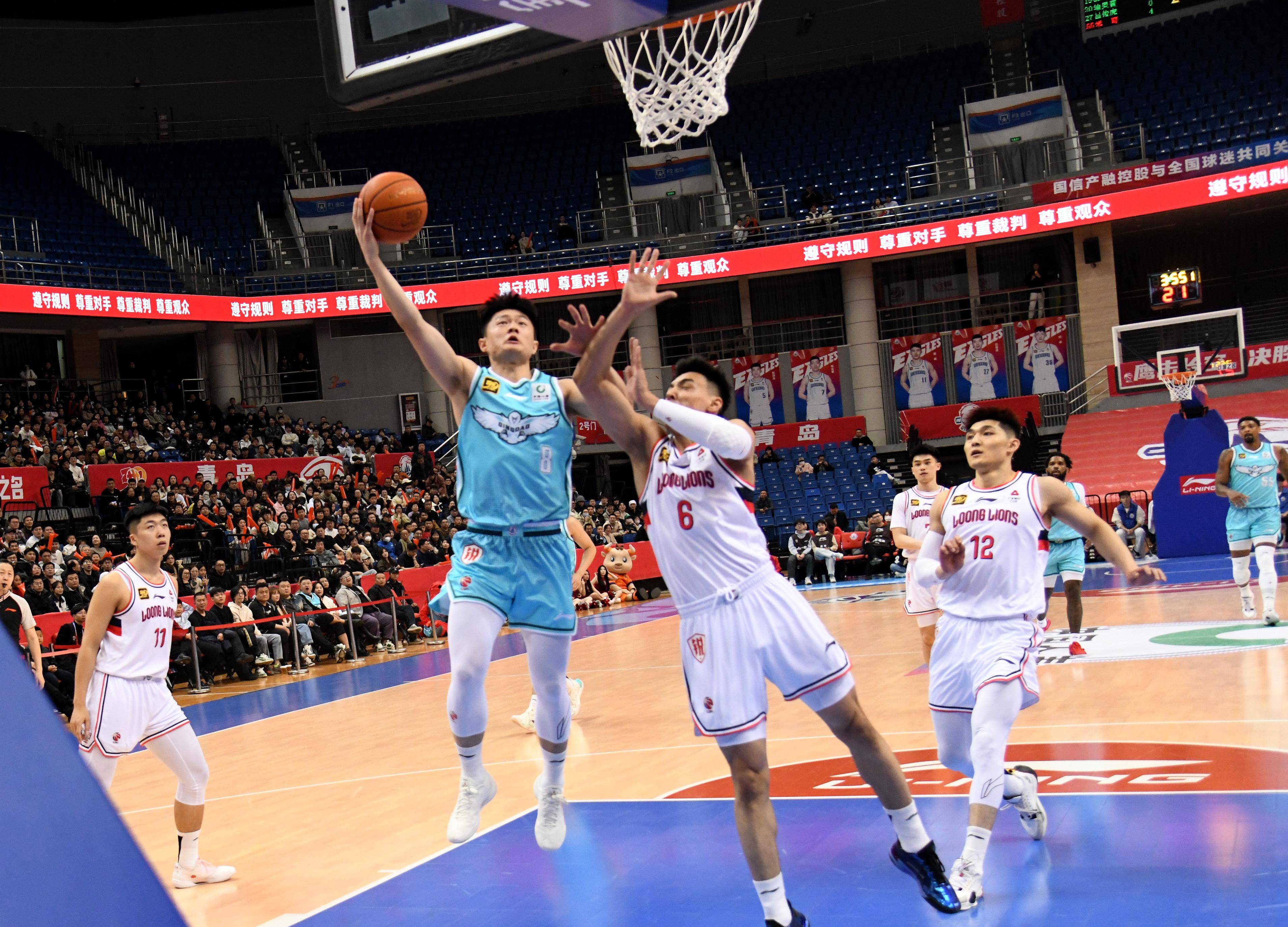 篮球联赛总决赛即将开打,球队全力备战 篮球联赛总决赛即将开打,球队全力备战