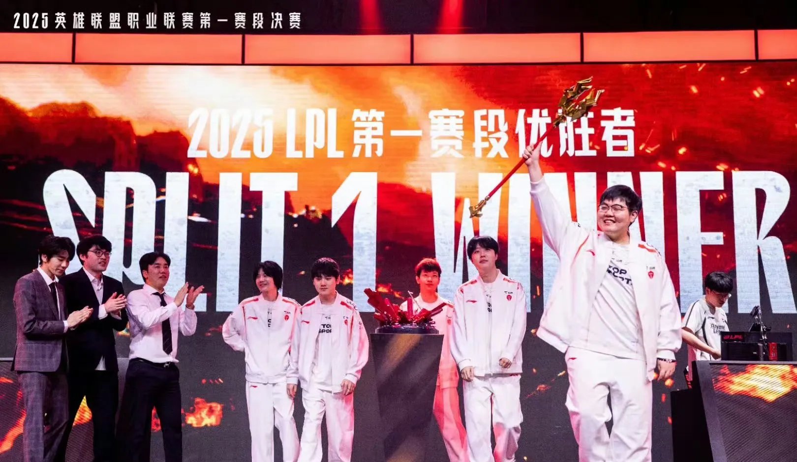 开云体育下载-FPX力克DFM，Chovy团战一打五强强对话全球总决赛，引爆全场热议的简单介绍