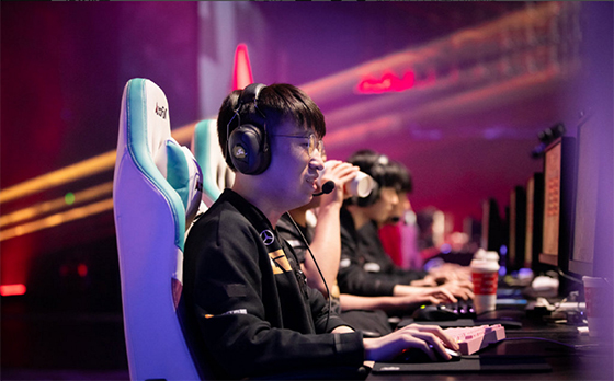 BLG力克RNG,Viper开启传奇时刻宿敌对决四强赛,锁定晋级资格 BLG力克RNG,Viper开启传奇时刻宿敌对决四强赛,锁定晋级资格