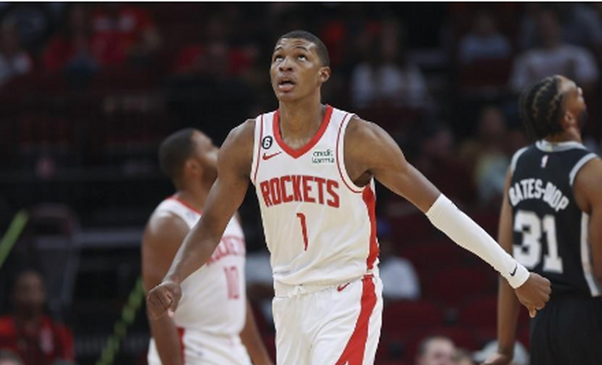 火箭豪取两连胜,领先雄鹿2-0 火箭豪取两连胜,领先雄鹿2-0