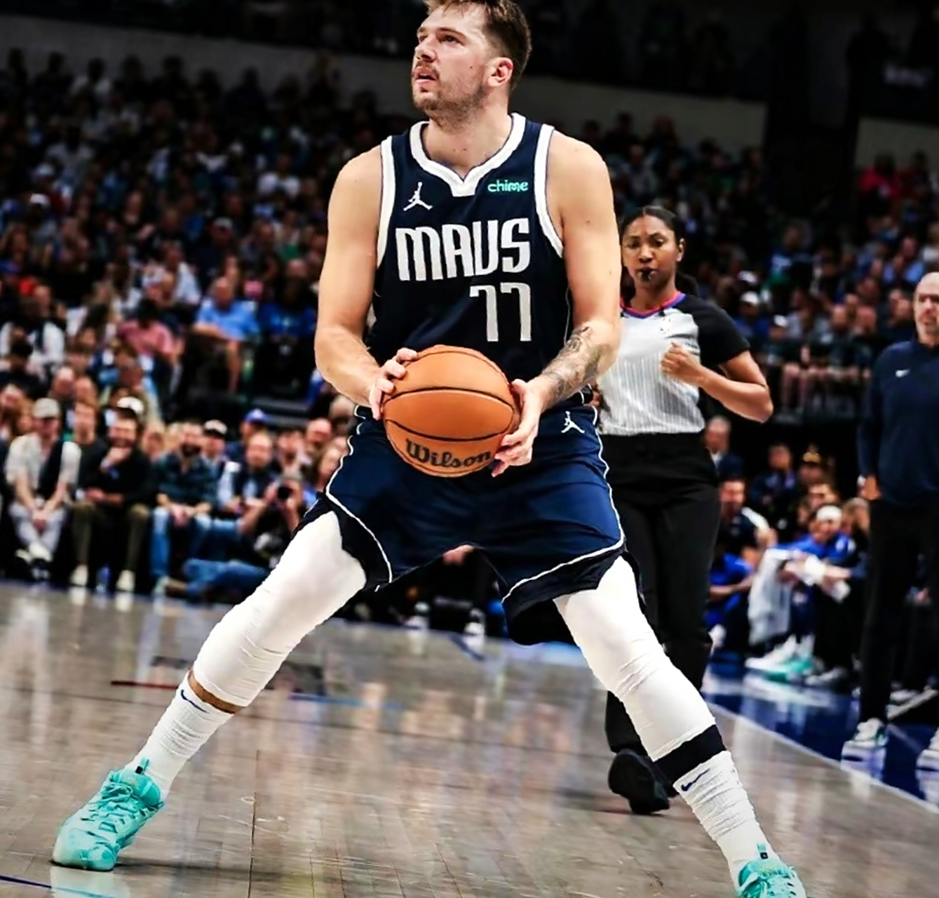 篮网队击败独行侠队,继续保持不败 篮网队击败独行侠队,继续保持不败