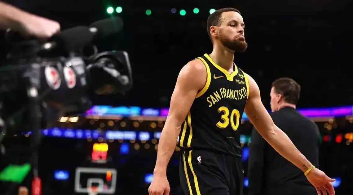 勇士队不敌掘金,库里表现出色仍难救主 勇士队不敌掘金,库里表现出色仍难救主